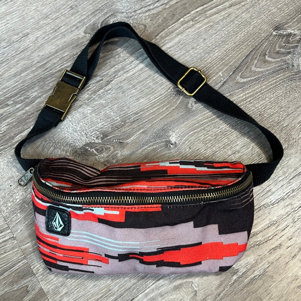 Volcom Stone On A Rope Bum Bag Red Black Abstract Waist Pack E65311S0